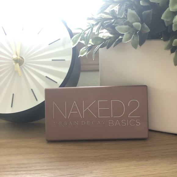 🔥HUGE MOVING SALE🔥Urban Decay Naked 2 Basics - Picture 1 of 5